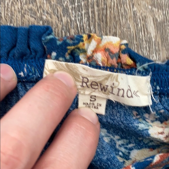 Rewind blue floral off the shoulder crop - Picture 4 of 6